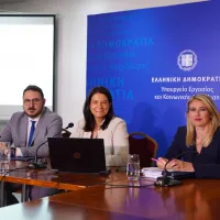 Η Υπουργός Εργασίας και Κοινωνικής Ασφάλισης Νίκη Κεραμέως σε συνέντευξη Τύπου