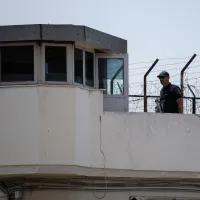Φρουρός σε παρατηρητήριο στις φυλακές Κορυδαλλού 