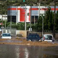 Η Λεωφόρος ΝΑΤΟ πλημμύρισε με αποτέλεσμα να εγκλωβιστούν δεκάδες οδηγοί