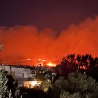 Σε εξέλιξη η φωτιά στην Πάρο