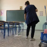 Σχολικές καθαρίστριες
