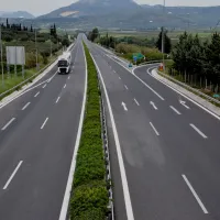 Αυτοκίνητο στην Εθνική Οδό