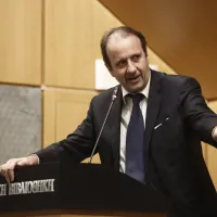 Ο καθηγητής Πάνος Λαζαράτος σε ομιλία