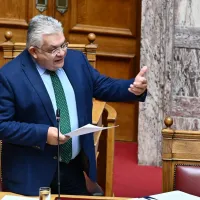 Ο υφυπουργός Παιδείας Νίκος Παπαιωάννου στη Βουλή