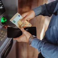 Ανάληψη χρημάτων από ΑΤΜ