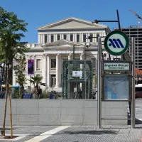 Η στάση μετρό Δημοτικό Θέατρο στον Πειραιά