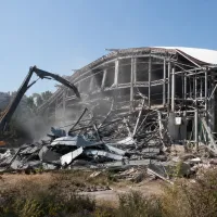  εργασίες κατεδάφισης του Θεάτρου Μπάντμιντον, στο Πάρκο Γουδή
