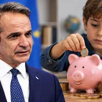 Ο Κυριάκος Μητσοτάκης και δίπλα παιδί που βάζει χρήματα σε κουμπαρά