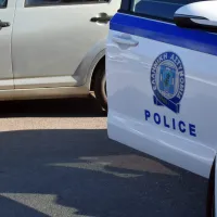 Περιπολικό της ΕΛΑΣ με ανοιχτή πόρτα