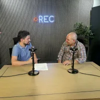 Ο Κώστα Θεριανός στο alfavita για τα παραμύθια της σχολικής ζωής και άλλες ιστορίες του πίνακα.