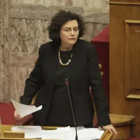 Νάντια Βαλαβάνη 