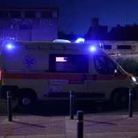 ΕΚΑΒ πάει να παραλάβει νεκρή γυναίκα στη Θεσσαλονίκη