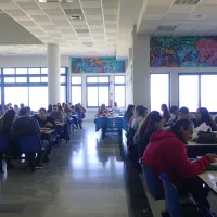 Φοιτητές τρώνε στη Λέσχη του πανεπιστημίου τους