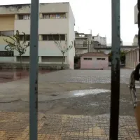 Κλειστό σχολείο με λουκέτο