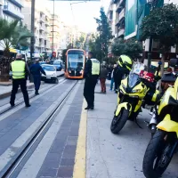 Νεκρή γυναίκα από παράσυρση Τραμ στον Πειραιά