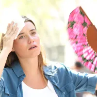 Γιατί αισθάνεστε συνέχεια ότι ζεσταίνεστε