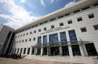 Υπουργείο Παιδείας, Θρησκευμάτων και Αθλητισμού, η είσοδος του υπουργείου