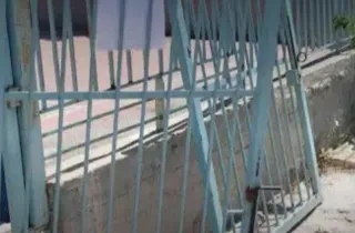 Έπεσε η σιδερένια πόρτα στο 5ο Δημοτικό Ηρακλείου Αττικής