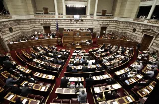 Ξεκίνησε στη Βουλή η συζήτηση για τη Συνταγματική Αναθεώρηση