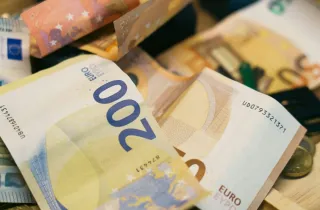 Εθνικό Μητρώο Παροχών: Τι αλλάζει σε 27 επιδόματα και ποιοι «κόφτες» έρχονται