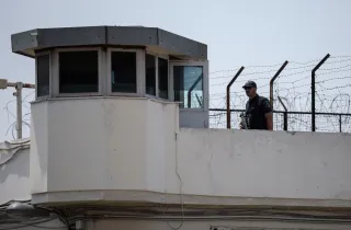 Φρουρός σε παρατηρητήριο στις φυλακές Κορυδαλλού 