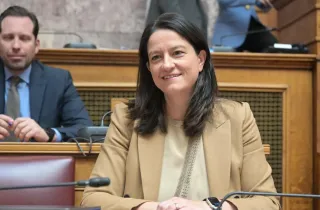 Η υπουργός Εργασίας Νίκη Κεραμέως στη Βουλή μίλησε για το νομοσχέδιο και τις συντάξεις χηρείας