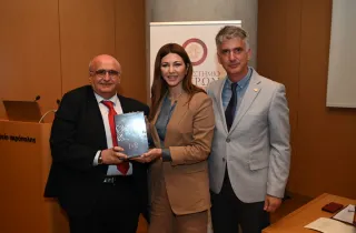Η υπουργός Παιδείας Σοφία Ζαχαράκη και ο Πρύτανης του Πανεπιστημίου Πατρών Χρήστος Μπούρας