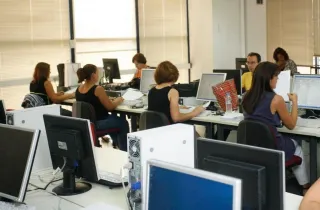 δημοσιοι υπαλληλοι