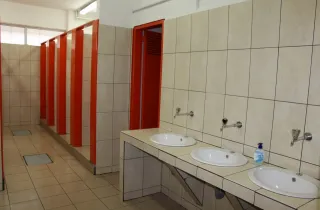 Τουαλέτες σε σχολείο