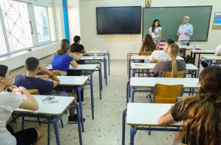 Αίθουσα ΕΠΑΛ την ώρα των εξετάσεων με μαθητές