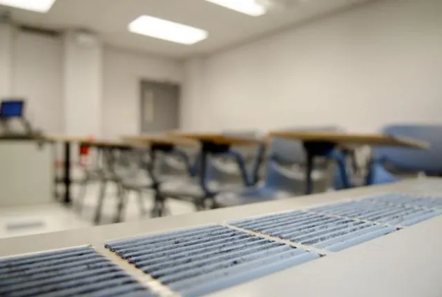 σχολική αίθουσα και κρύο, θέρμανση