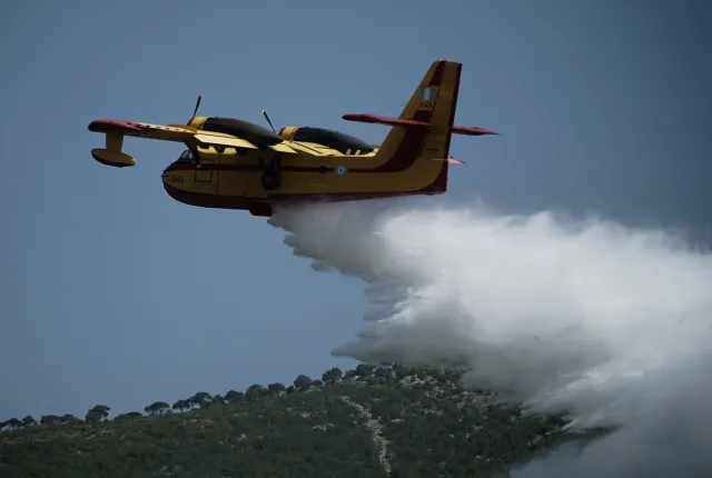 fotia pyrkagia canadair