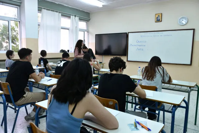 Επιτηρητές εκπαιδευτικοί στις Πανελλαδικές Εξετάσεις