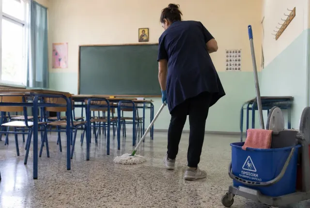 Σχολικές καθαρίστριες