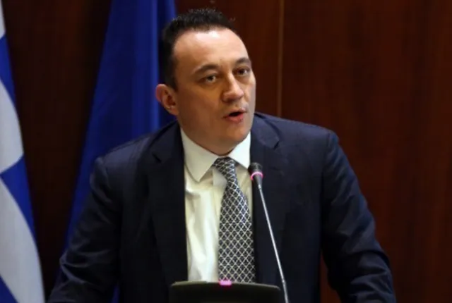 Ο υφυπουργός Παιδείας Κώστας Βλάσης απάντησε στη Βουλή για το λάθος στις Πανελλαδικές εξετάσεις