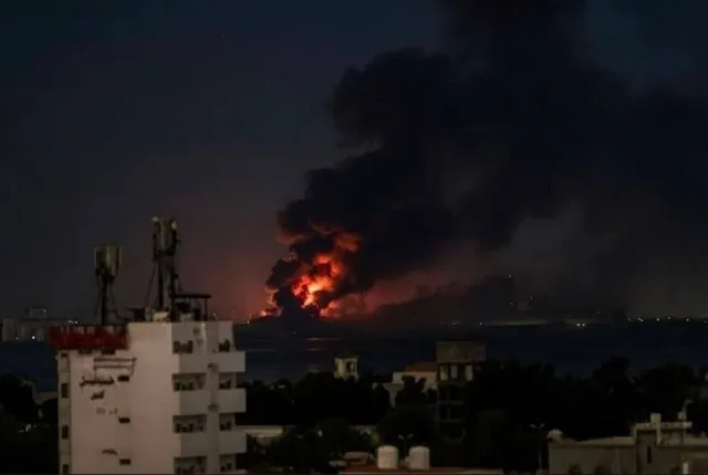 Το Μπαχρέιν τέθηκε σε κατάσταση συναγερμού, ενώ ο σαουδαραβικός συνασπισμός ανακοίνωσε αντίποινα για επιθέσεις κατά εμπορικών πλοίων στην Ερυθρά Θάλασσα