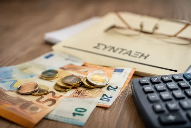 συντάξεις, χρήματα, πληρωμές συντάξεων και ευρώ