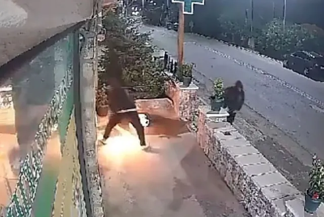 Άγνωστοι έβαλαν φωτιά σε φαρμακείο στην περιοχή Βλαχέρνα