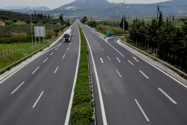 Αυτοκίνητο στην Εθνική Οδό