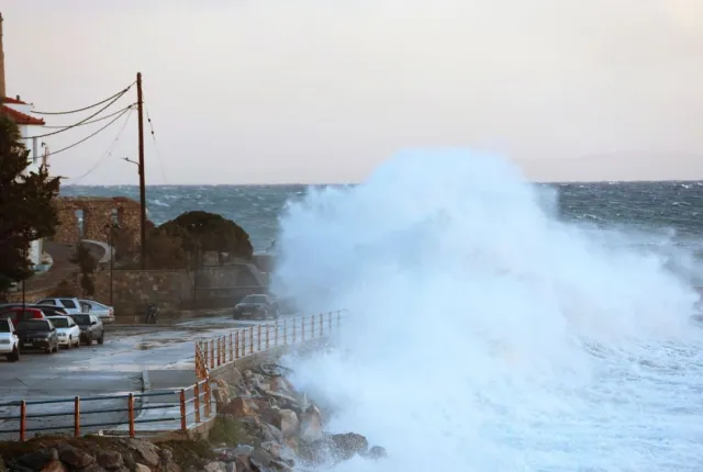 Κύμα σε θάλασσα λόγω πολλών μποφόρ από ανέμους