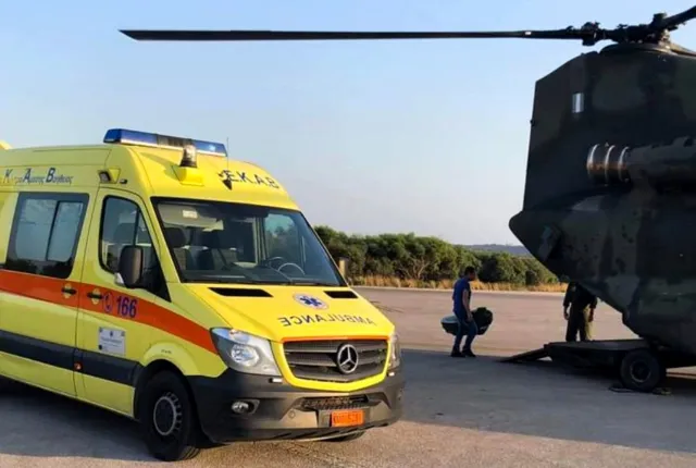 Αεροδιακομιδή με ελικόπτερο και ΕΚΑΒ