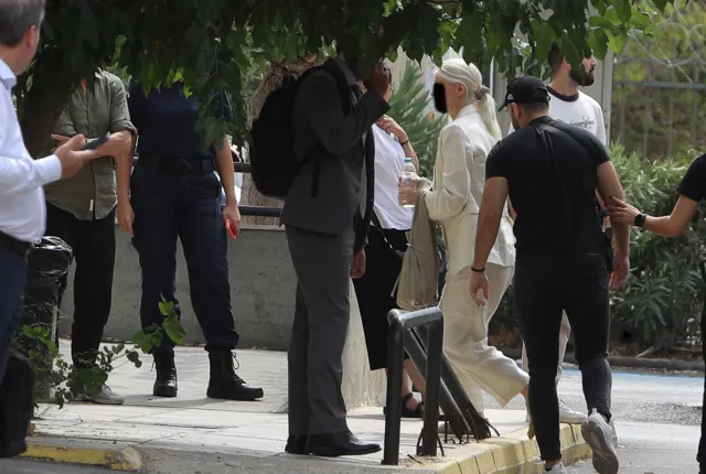 Μαζωνακης