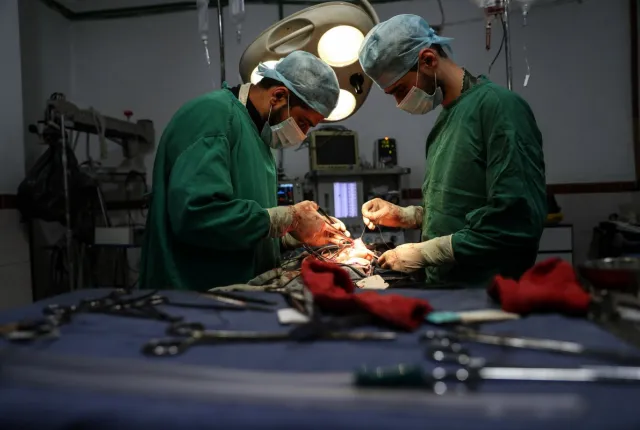 Χειρουργείο σε εξέλιξη σε νοσοκομείο
