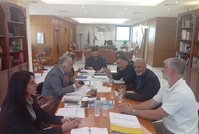 συνάντηση του επικεφαλής της περιφερειακής παράταξης «Νέα Δυτική Ελλάδα», Σπύρου Ν. Σκιαδαρέση, του Αναπληρωτή Περιφερειάρχη Δυτικής Ελλάδας, Χαράλαμπου Μπονάνου, και εκπροσώπων των εργαζομένων του Ελληνικού Ανοικτού Πανεπιστημίου (ΕΑΠ) με τον Υφυπουργό Παιδείας, Νίκο Παπαϊωάννου