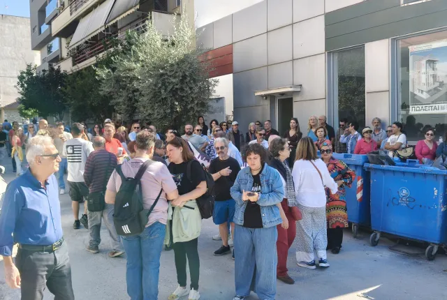 Συγκέντρωση πολιτών στο Νοσοκομείο του Βόλου για την πορεία προς την ΑΓΕΤ