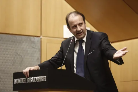 Πάνος Λαζαράτος