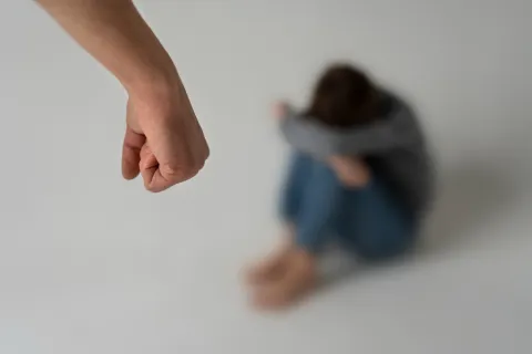 βία ανηλίκων