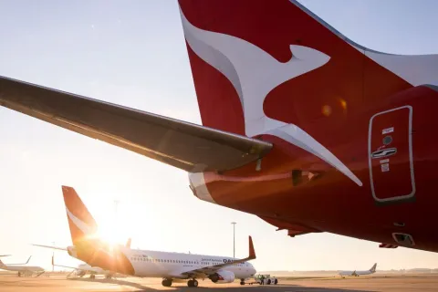 Αεροπλάνα της εταιρείας Qantas Airways σε αεροδρόμιο
