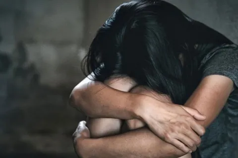 Φρίκη στη Σκόπελο: 19χρονη καταγγέλλει ότι τη βίασε ο συνάδελφός της ενώ ήταν μεθυσμένη