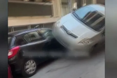 Παρκάρισμα πάνω σε αυτοκίνητο